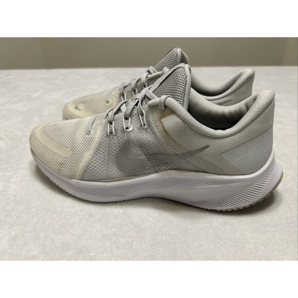 Nike Women’s Running Shoes Size 9 Quest 4 DA1106-100 White Sneakers Comfort - Picture 4 of 9